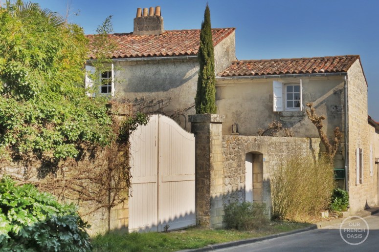 HDRtist HDR - http://www.ohanaware.com/hdrtist/