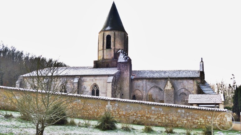 HDRtist HDR - http://www.ohanaware.com/hdrtist/