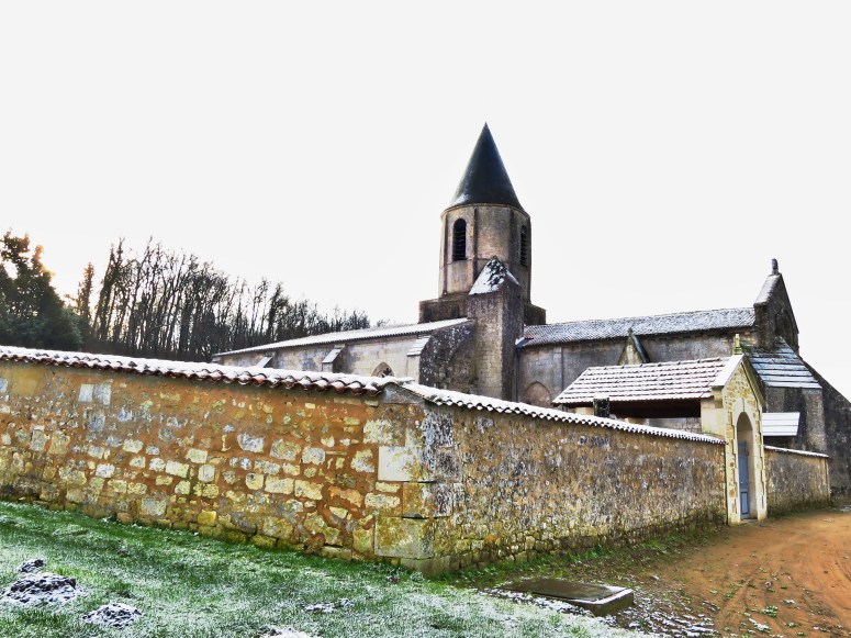 HDRtist HDR - http://www.ohanaware.com/hdrtist/